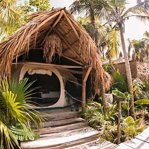 Uman Glamping & Cenote Mexico